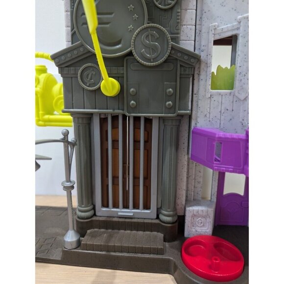 Imaginext DC Super Friends Batman The Joker Bank Crime Alley Playset & 5 Figures - Picture 6 of 16